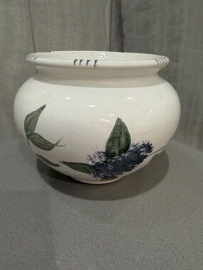 Hand-Painted White Ceramic Decorative Pot with Green Leaf Accents